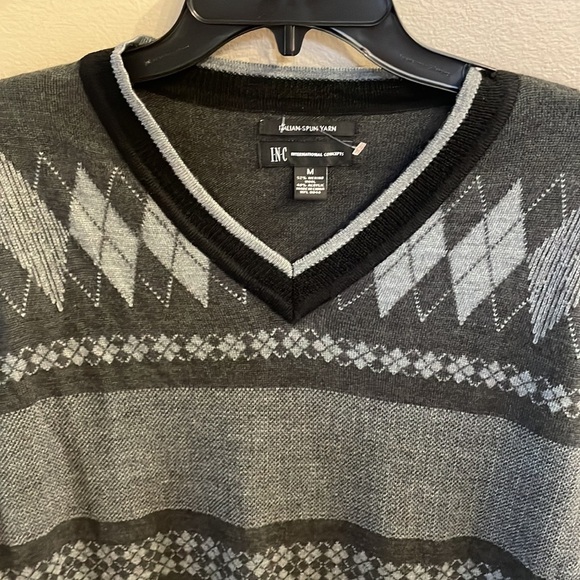 INC men’s V neck MERINO WOOL blend grey multi plaid pattern sweater size Med - Picture 2 of 9